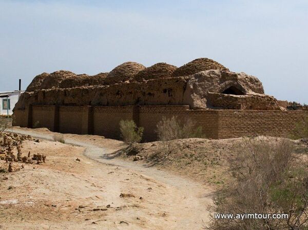 Истории здесь не место: в Каракалпакстане снесли мавзолей XII века - Sputnik Узбекистан