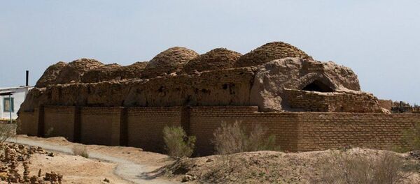 Мавзолей Шимунаби в Каракалпакстане до реставрации Мавзолей Шимунаби в Каракалпакстане до реставрации - Sputnik Ўзбекистон