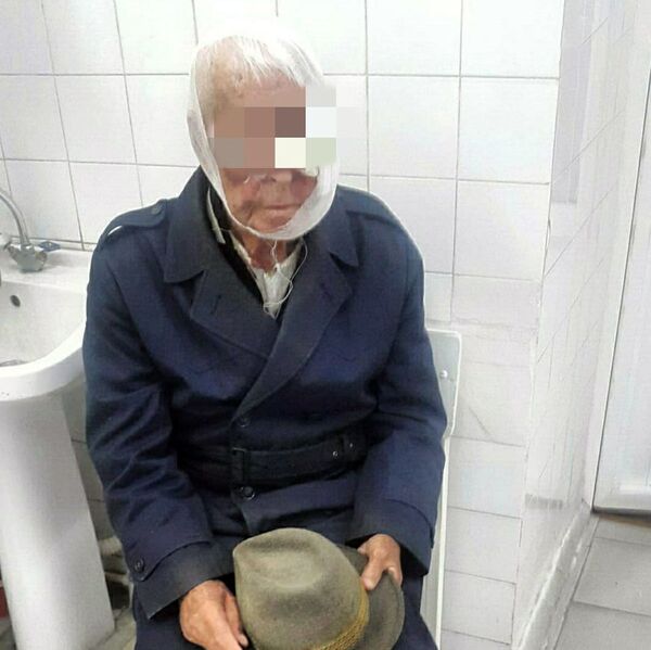 В Ташкенте грабитель избил 80-летних стариков в их собственной квартире В Ташкенте грабитель избил 80-летних стариков в их собственной квартире - Sputnik Узбекистан