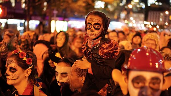 Парад по случаю праздника Хэллоуин в Нью-Йорке - Sputnik Ўзбекистон