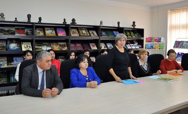 Культуру - в массы: что ташкентские студенты устроили на 200-летие Тургенева - Sputnik Узбекистан