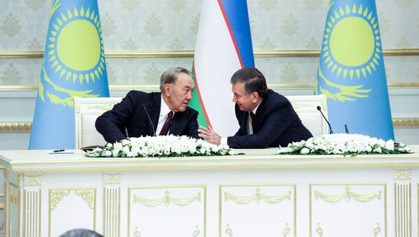Glava Kazaxstana Nursultan Nazarbayev i prezident Uzbekistana Shavkat Mirziyoyev - Sputnik Oʻzbekiston