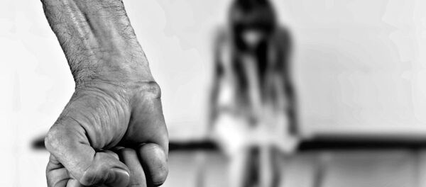 Девушка подвергается насилию. Иллюстративное фото Девушка подвергается насилию. Иллюстративное фото - Sputnik Ўзбекистон