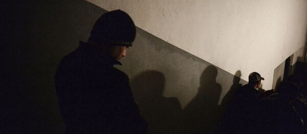 Иностранные рабочие выходят на улицу - Sputnik Узбекистан