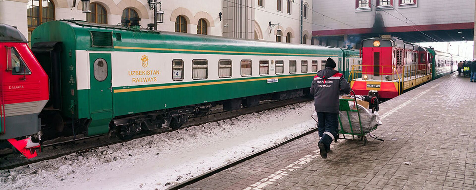 Поезд из Узбекистана на железнодорожном вокзале в Москве - Sputnik Ўзбекистон, 1920, 02.09.2021