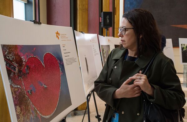 Выставка лауреатов конкурса им. Стенина-2018 в штаб-квартире ООН - Sputnik Узбекистан