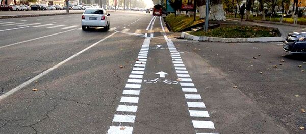 ГУВД и хокимият города Ташкента в качестве эксперимента нанесли по ул. Шота Руставели дорожную разметку ГУВД и хокимият города Ташкента в качестве эксперимента нанесли по ул. Шота Руставели дорожную разметку - Sputnik Узбекистан