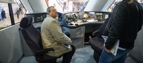 Кабина электропоезда ЭГ2Тв, представленного компанией Трансмашхолдинг Кабина электропоезда ЭГ2Тв, представленного компанией Трансмашхолдинг - Sputnik Узбекистан