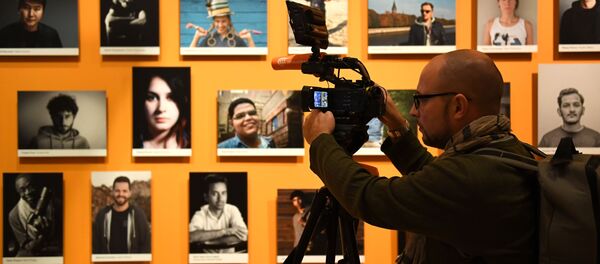 Открытие выставки победителей IV международного конкурса имени А. Стенина - Sputnik Узбекистан