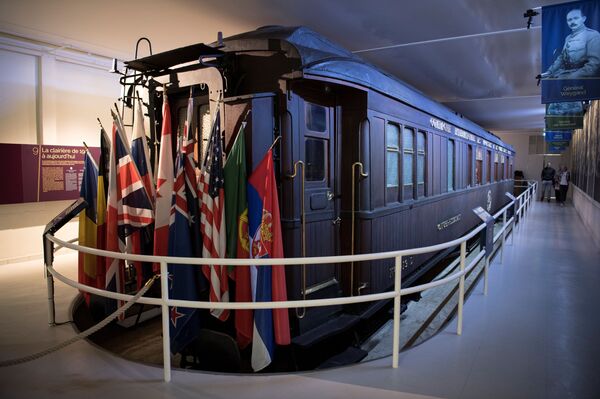 Сто лет последней настоящей победе Запада: что празднуют в Париже Сто лет последней настоящей победе Запада: что празднуют в Париже - Sputnik Узбекистан