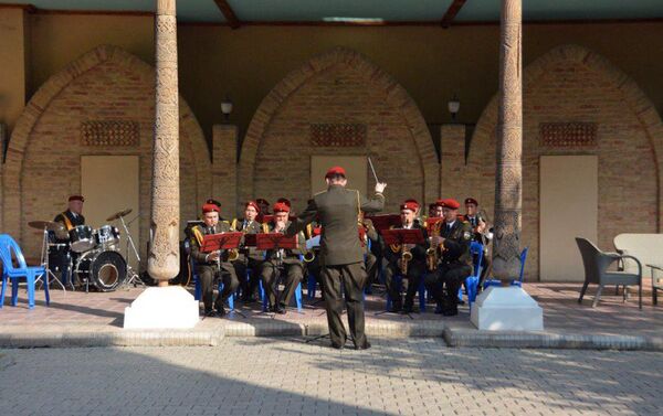 Церемония посвященная окончанию Первой мировой войны прошла в посольстве Франции в Узбекистане - Sputnik Узбекистан