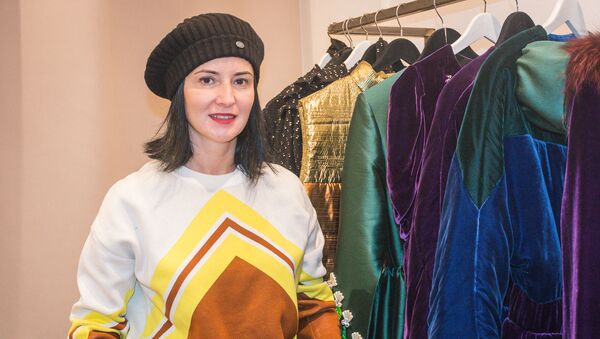 Известный грузинский дизайнер Кети Чхиквадзе рассказала Sputnik о том, что она рекомендует модницам носить в зимний сезон - Sputnik Узбекистан