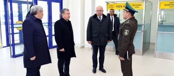 Шавкат Мирзиёев осмотрел аэропорт в Нукусе Шавкат Мирзиёев осмотрел аэропорт в Нукусе - Sputnik Ўзбекистон