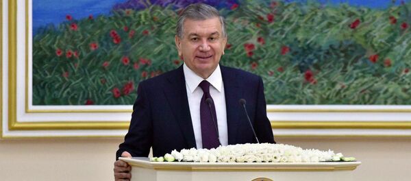 Президент Узбекистана Шавкат Мирзиёев во время визита в Нукус Президент Узбекистана Шавкат Мирзиёев во время визита в Нукус - Sputnik Ўзбекистон
