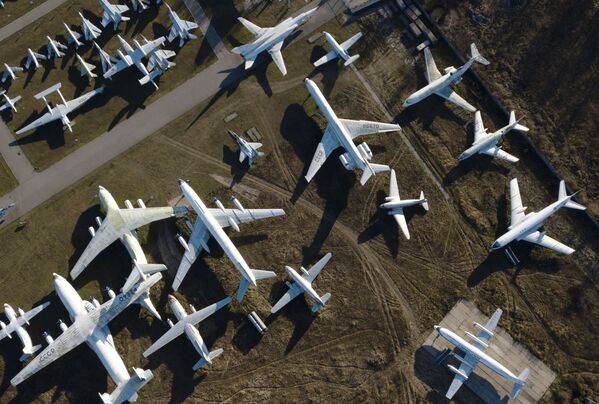 Экспозиция самолетов и вертолетов в музее ВВС РФ в Монино.  - Sputnik Узбекистан