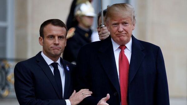 Президенты Франции и США Эммануэль Макрон и Дональд Трамп Трамп в Париже, Франция - Sputnik Ўзбекистон
