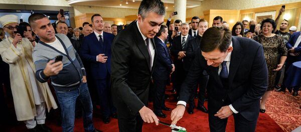 Торжественный прием по поводу открытия Генерального консульства Республики Узбекистан в Екатеринбурге. Посол Узбекистана в России Ботиржон Асадов, губернатор Евгений Куйвашев. - Sputnik Узбекистан