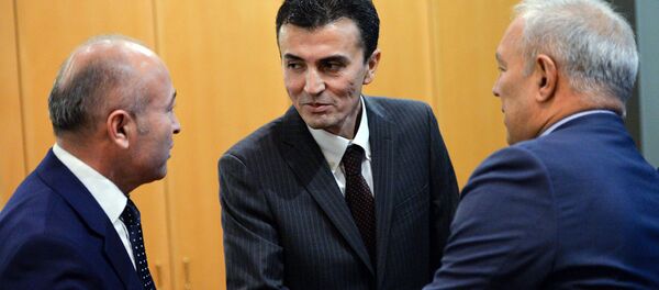 Торжественный прием по поводу открытия генерального консульства Республики Узбекистан в Екатеринбурге. Генконсул Узбекистана в Екатеринбурге Абдусалом Хатамов (в центре). - Sputnik Узбекистан