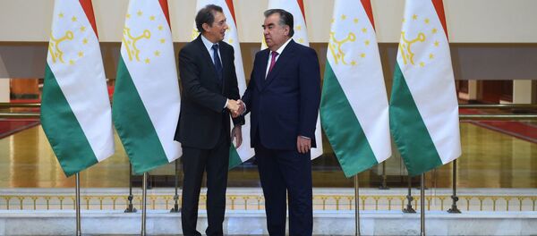 Эмомали Рахмон и вице-президент Всемирного Банка Сирил Мюллер - Sputnik Узбекистан