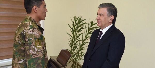 Шавкат Мирзиёев 16 ноября посетил Нукусский гарнизон Северо-западного военного округа - Sputnik Узбекистан