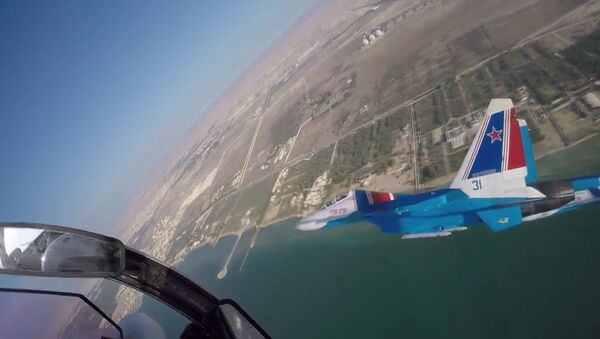 Высший пилотаж Русских витязей на авиасалоне в Бахрейне - Sputnik Узбекистан