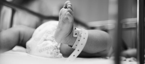 Новорожденный ребенок Новорожденный ребенок - Sputnik Ўзбекистон