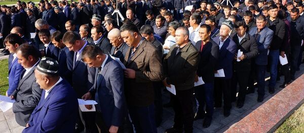 Клятва сырдарьинских фермеров Клятва сырдарьинских фермеров - Sputnik Узбекистан