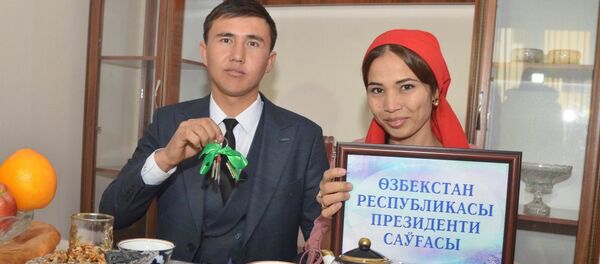 Молодожены Султан Торенов и Ҳурлиман Арзымова Молодожены Султан Торенов и Ҳурлиман Арзымова - Sputnik Ўзбекистон